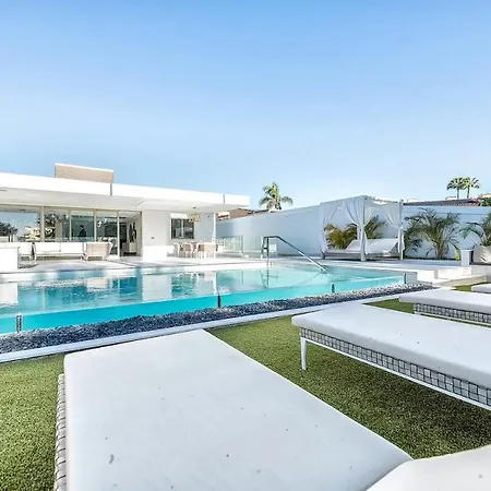Villa Renovada Con 5 Bdr En Maspalomas