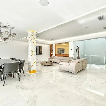 Renovada Con 5 Bdr En Maspalomas *