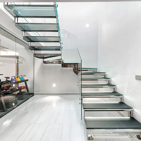 Villa Renovada Con 5 Bdr En Maspalomas *
