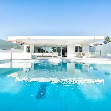 Renovada Con 5 Bdr En Maspalomas *